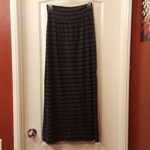 AB Studio:Maxi Skirt w/ Side Split